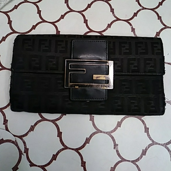 FENDI Handbags - AUTHENTIC FENDI WALLET VINTAGE